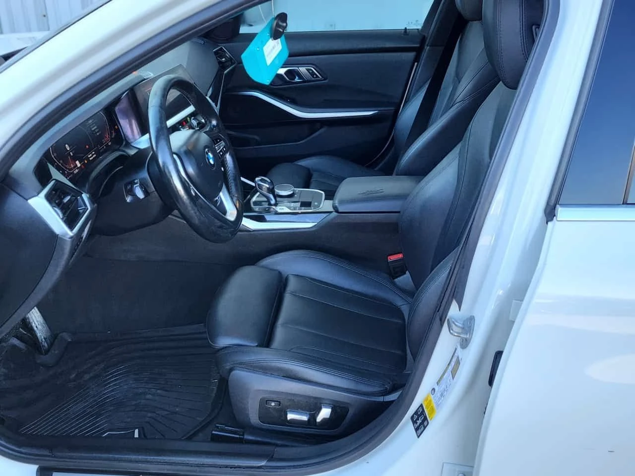 BMW 330 i xDrive| PANORAMA| ��������| CARFAX | Mobile.bg � ����������� 9