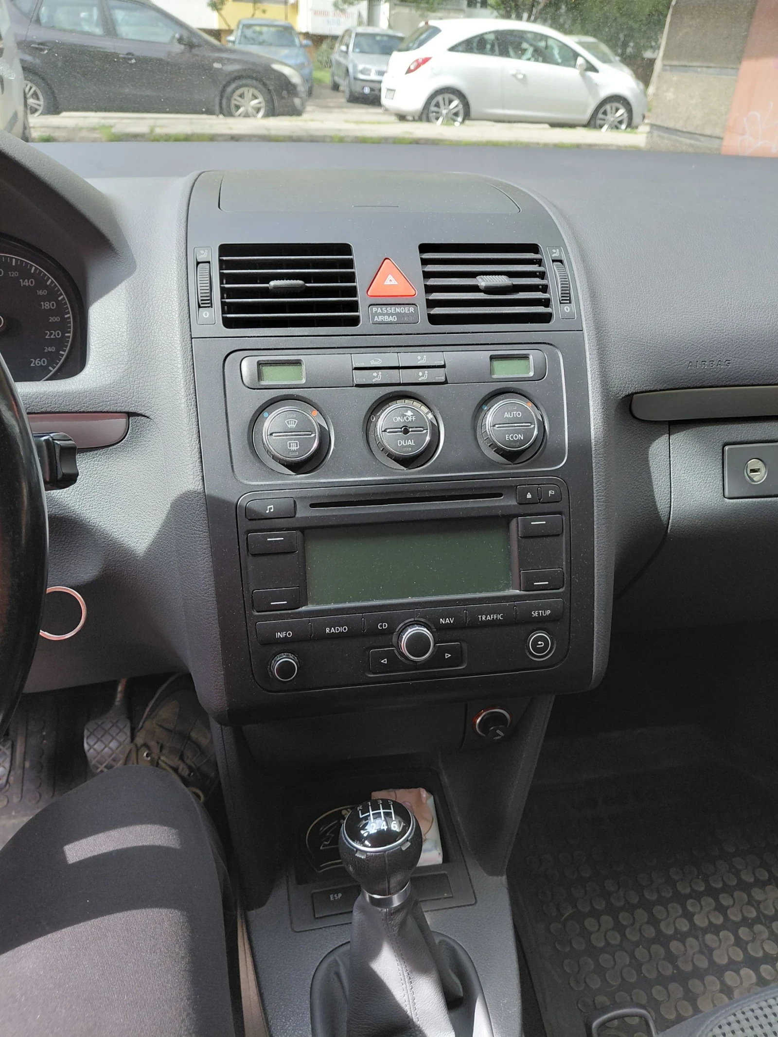 VW Touran, снимка 11 - Автомобили и джипове - 54495902