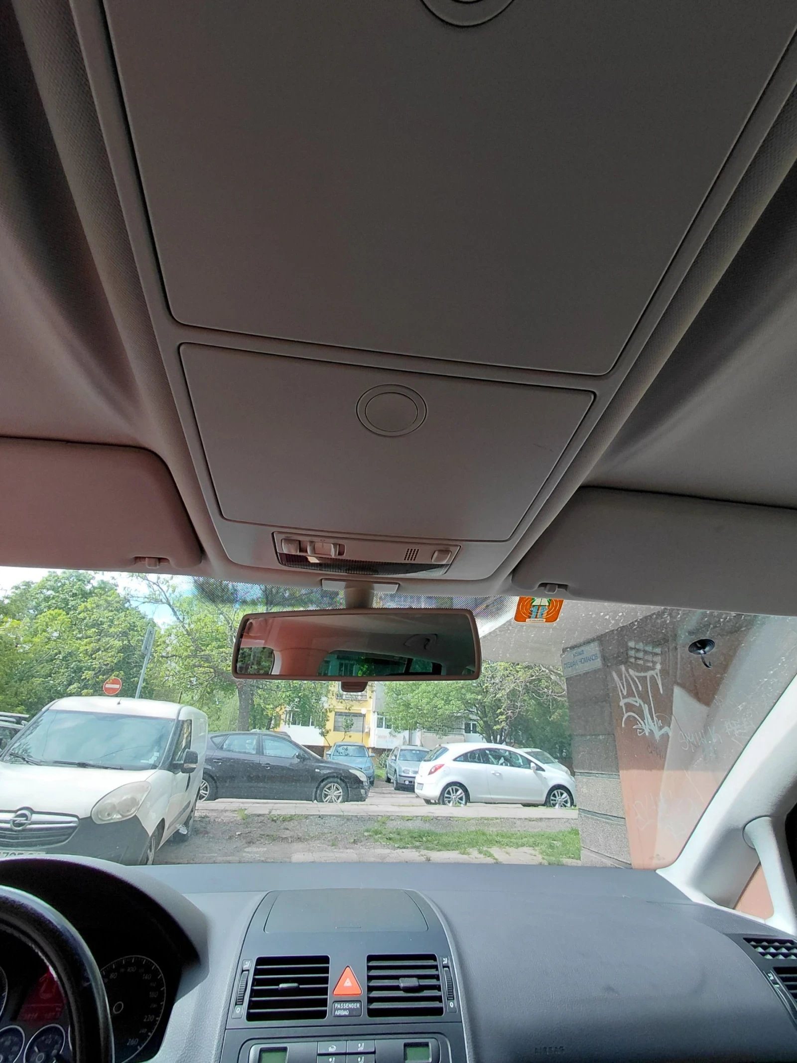 VW Touran, снимка 8 - Автомобили и джипове - 54495902