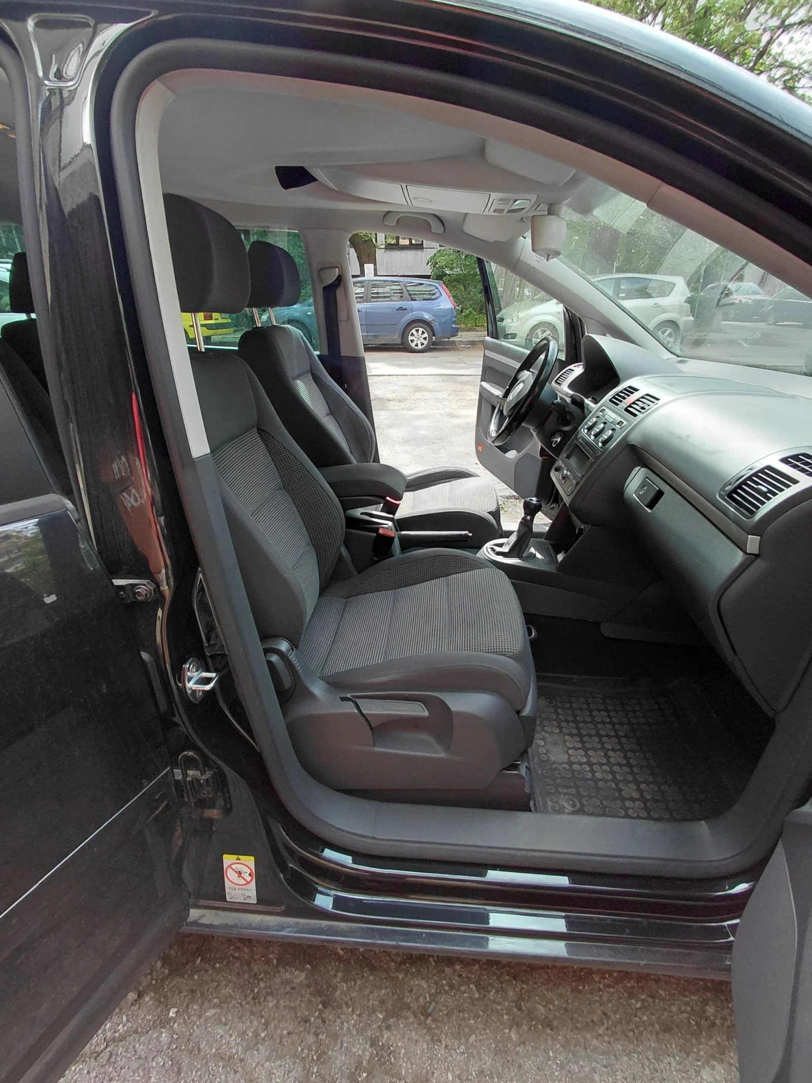 VW Touran, снимка 5 - Автомобили и джипове - 54495902