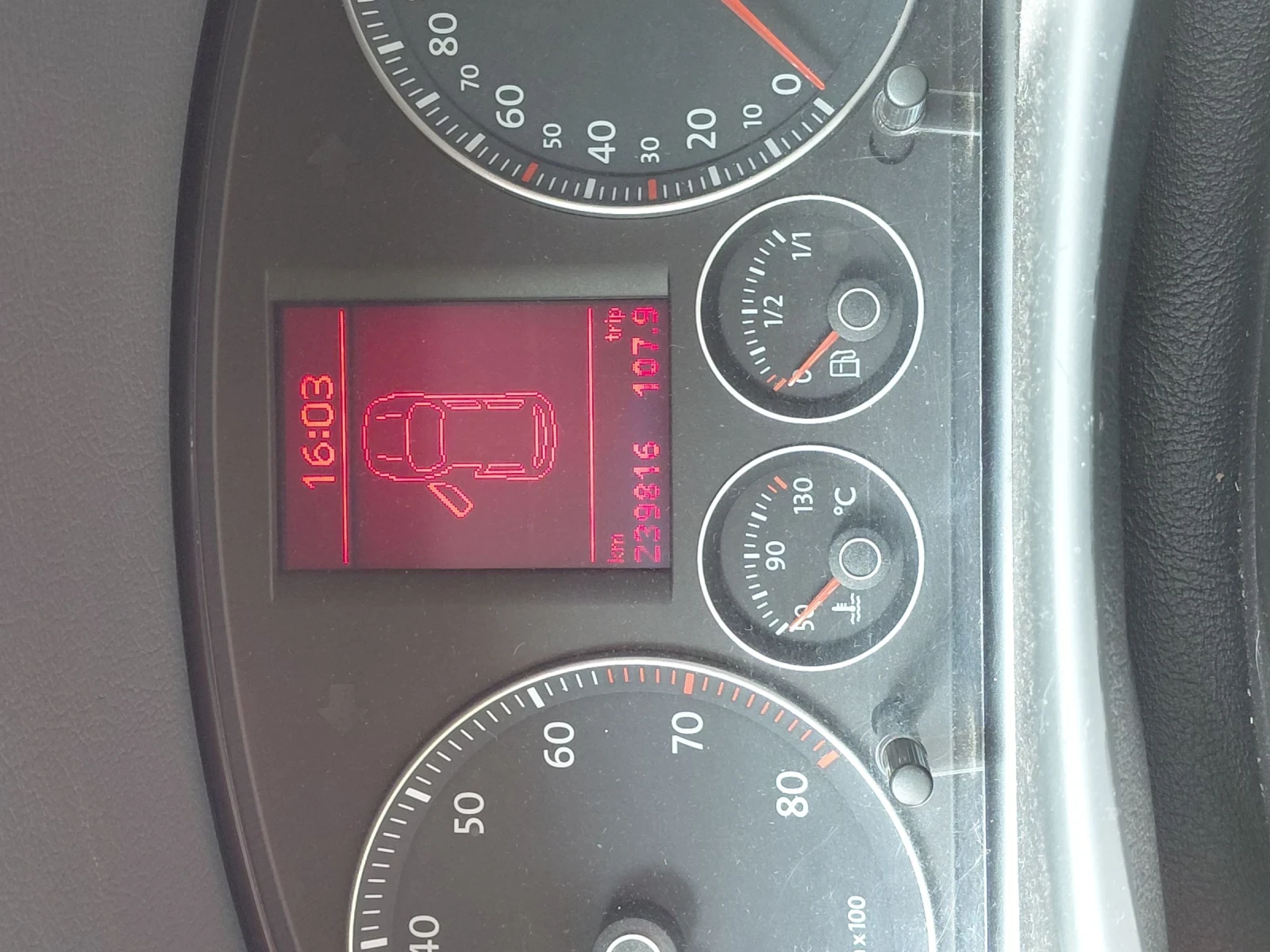VW Touran, снимка 13 - Автомобили и джипове - 54495902