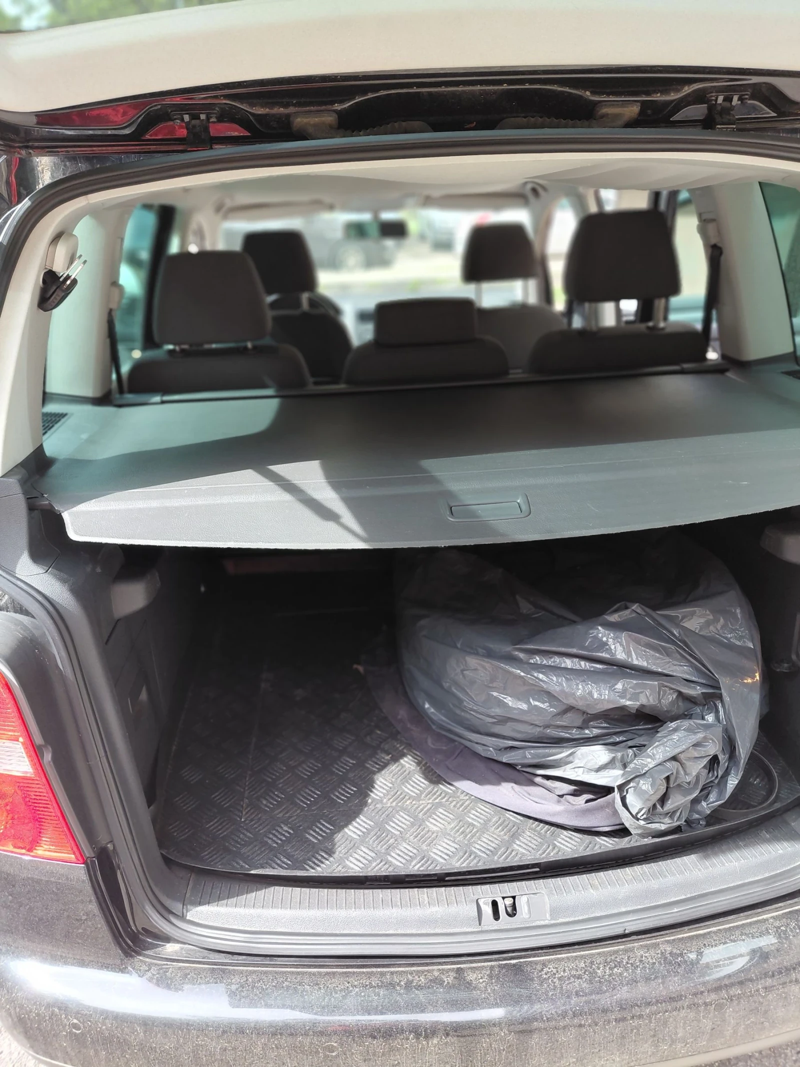 VW Touran, снимка 6 - Автомобили и джипове - 54495902