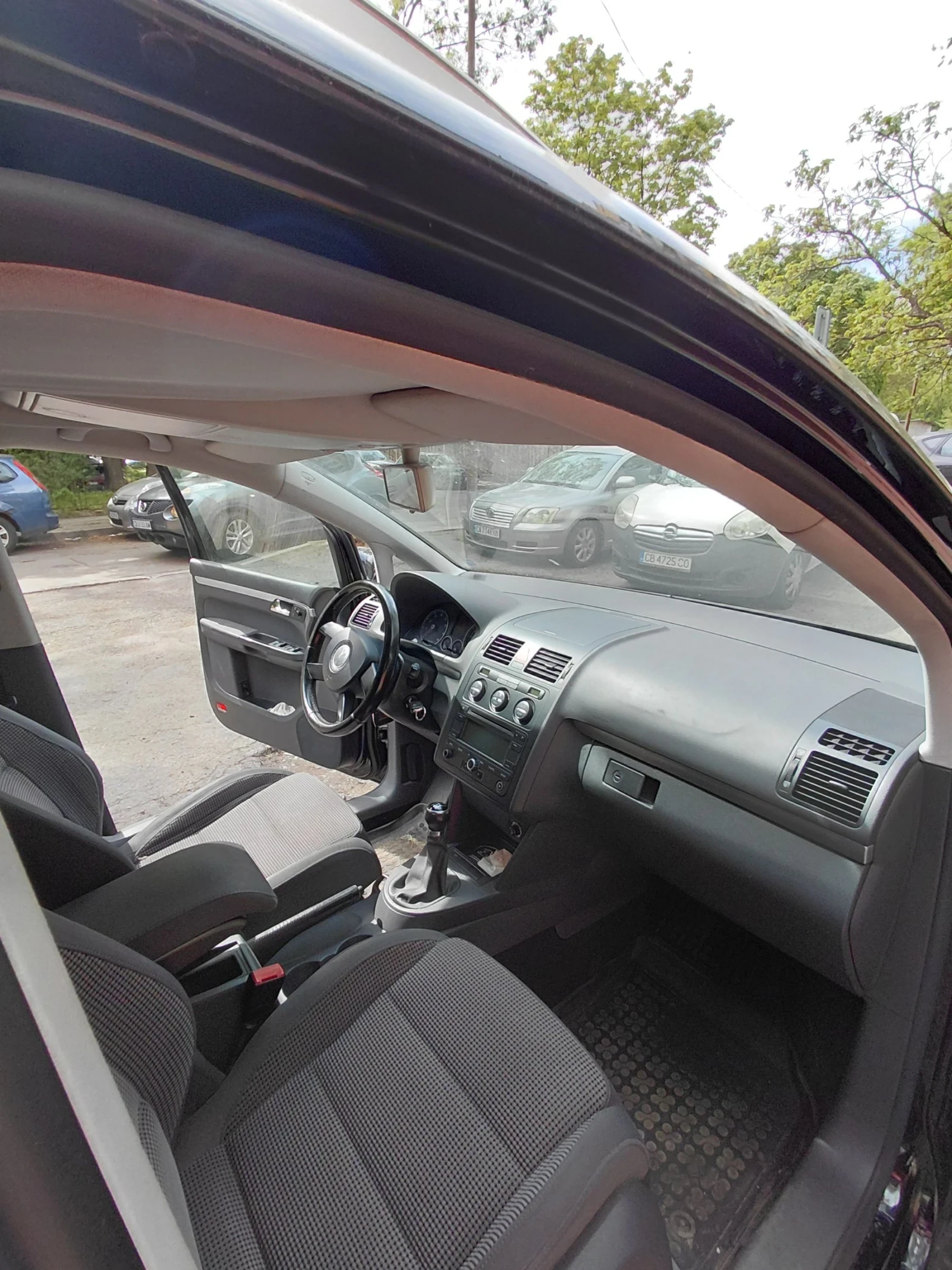 VW Touran, снимка 4 - Автомобили и джипове - 54495902