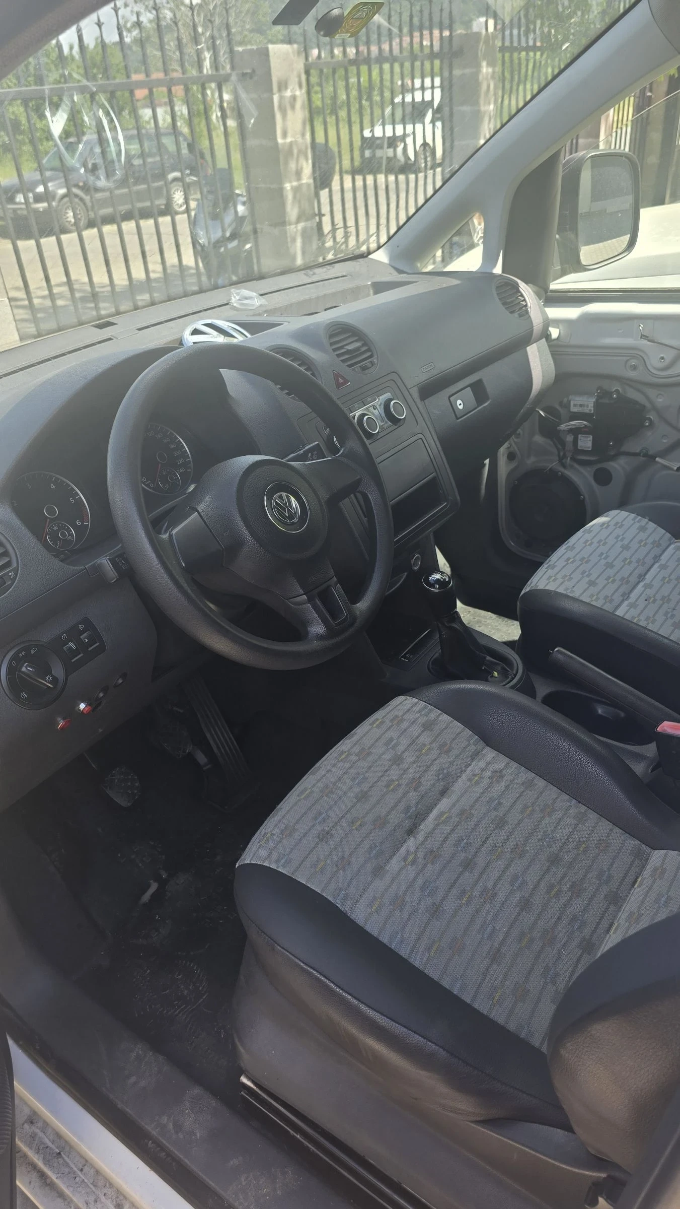 VW Caddy, снимка 5 - Автомобили и джипове - 54693409