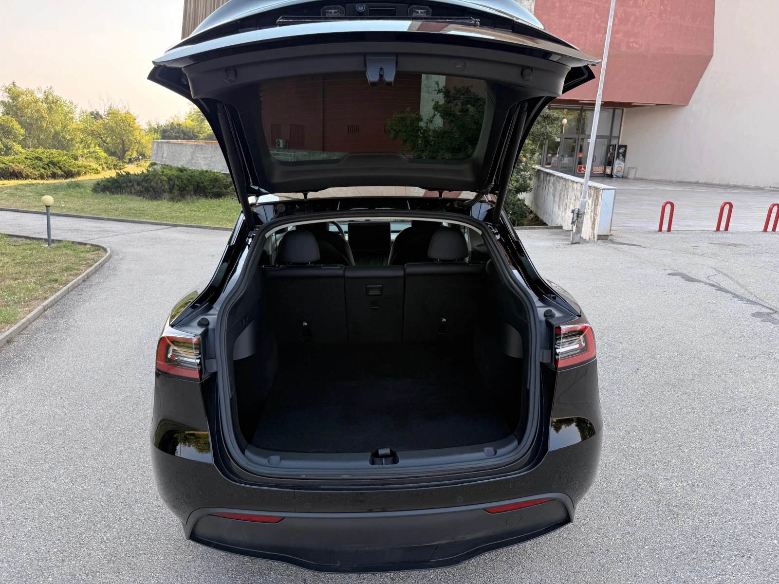 Tesla Model Y Long Range Dual Motor ГАРАНЦИЯ, снимка 11 - Автомобили и джипове - 55593283