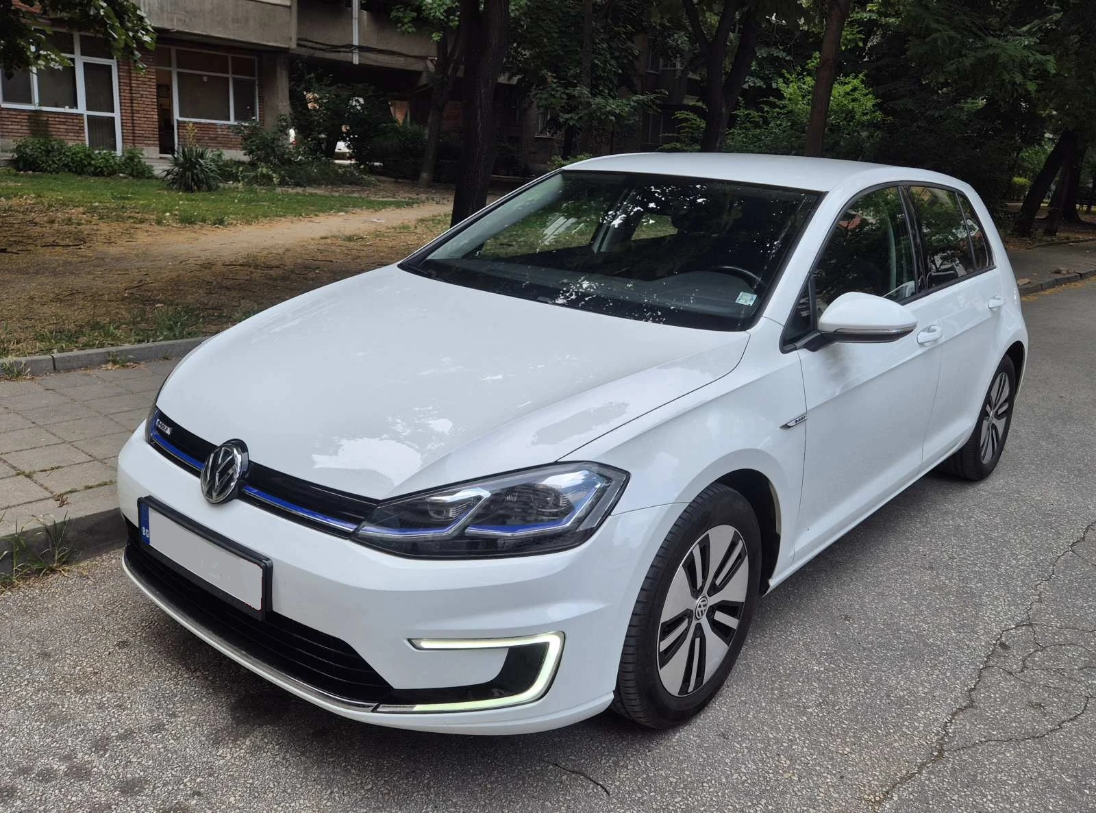 VW Golf 36kW Digital Luxury, снимка 2 - Автомобили и джипове - 56651619