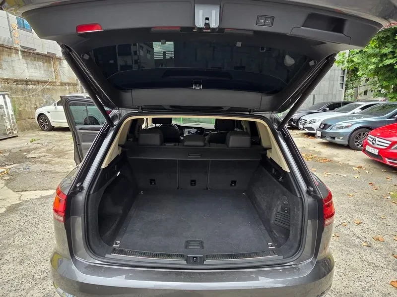 VW Touareg 3Rd Generation 3.0 Tdi Prestige, снимка 11 - Автомобили и джипове - 55101652