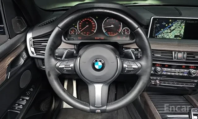 BMW X5 40D * M ПАКЕТ * ОБДУХВАНЕ * HEAD UP * 360 КАМЕРА *, снимка 6 - Автомобили и джипове - 56116144