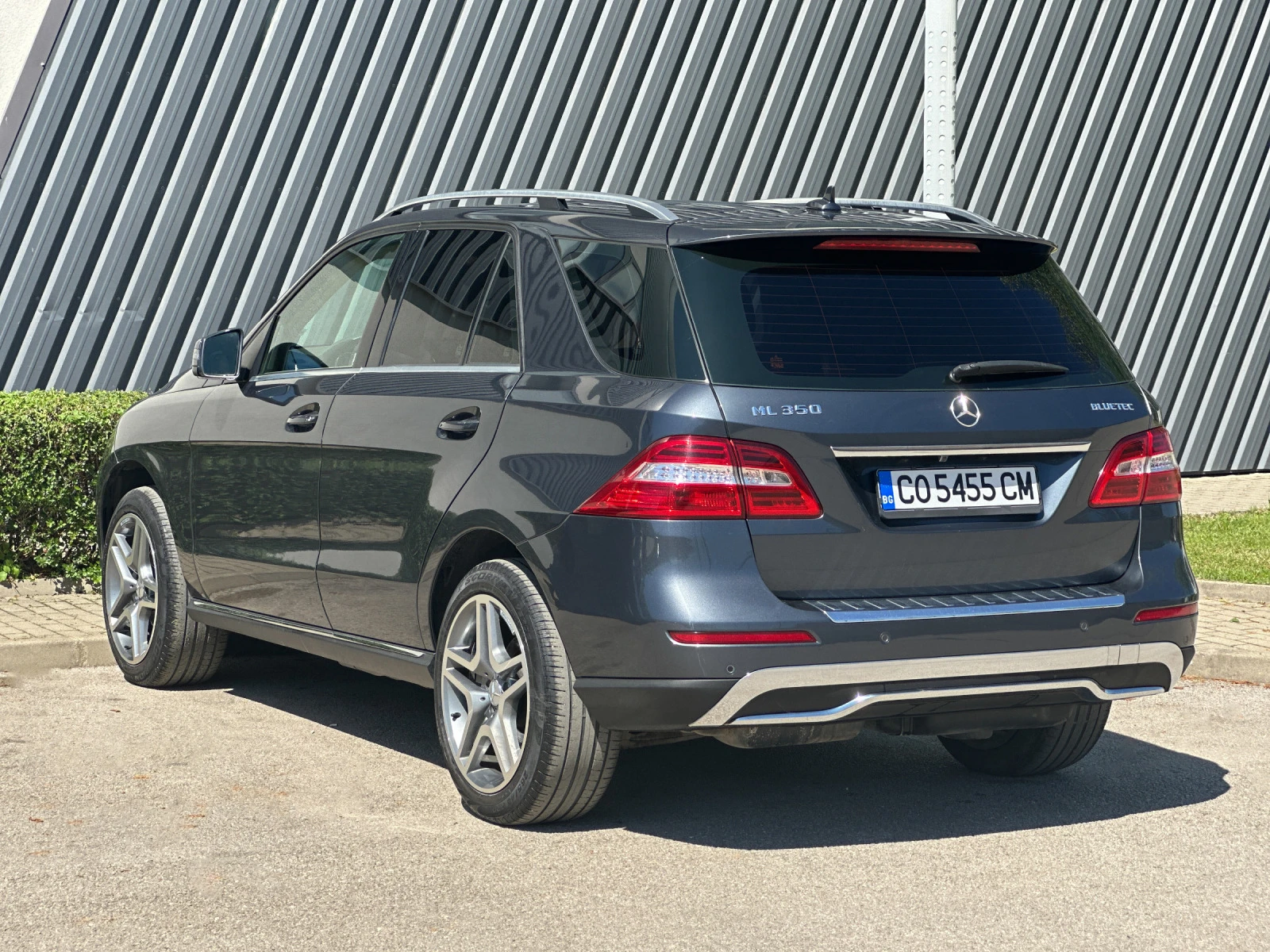 Mercedes-Benz ML 350 Bluetec AMG ПЕРФЕКТЕН - Личен автомобил - изображение 2