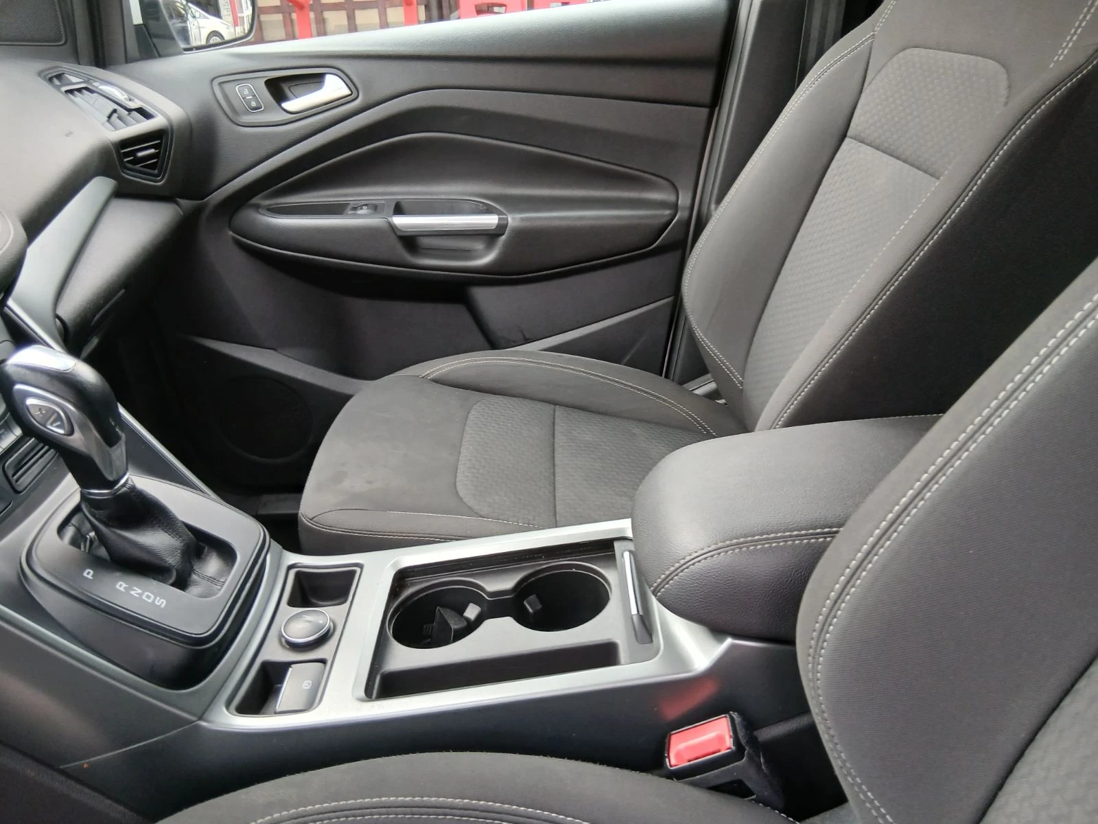 Ford Kuga 2.0 TDCI - изображение 4