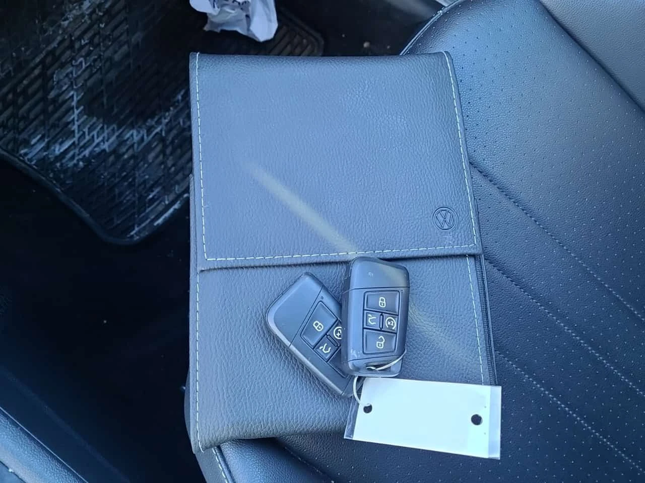 VW Tiguan  R LINE BLACK EDITION * 2 KEYS* PANO* CARFAX *  - изображение 10