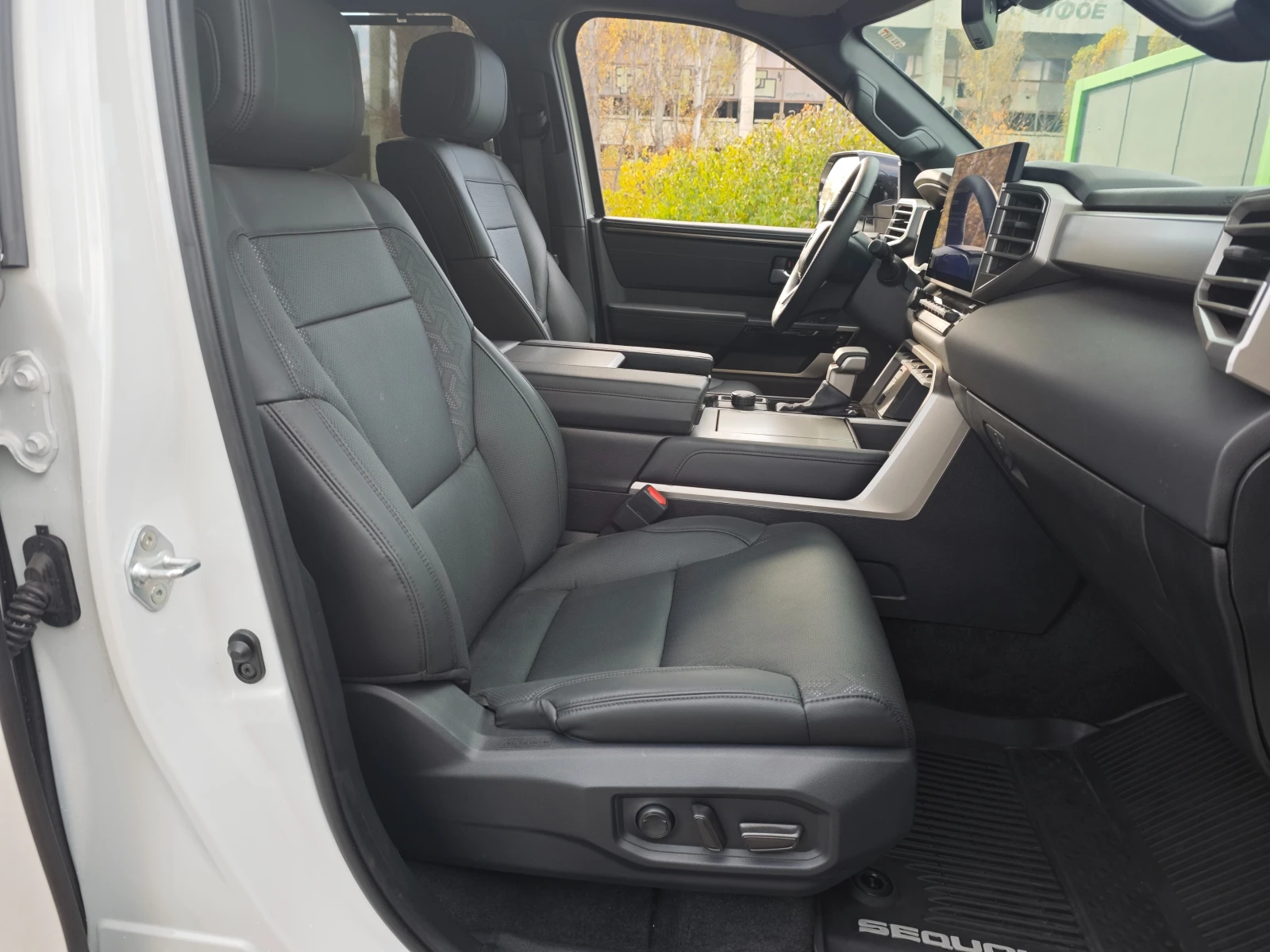 Toyota Sequoia i-FORCE MAX Full Hybrid 4WD ECT-i - изображение 9