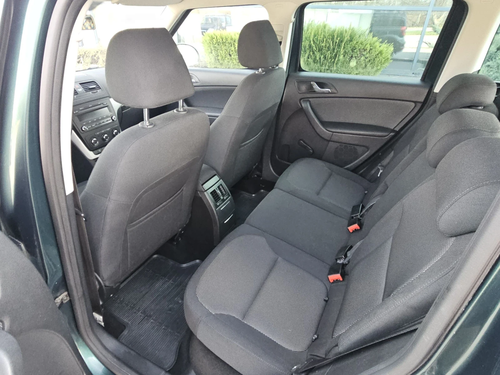 Skoda Yeti 2.0tdi----4x4, снимка 10 - Автомобили и джипове - 54044547