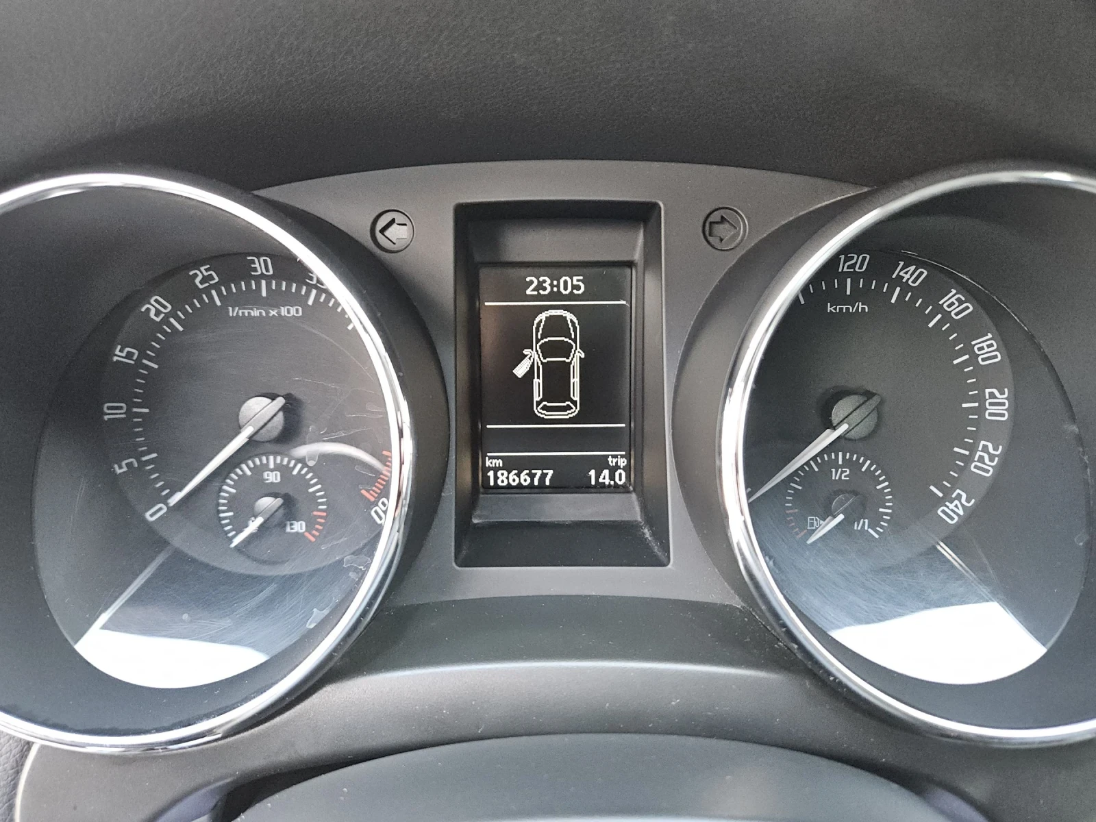 Skoda Yeti 2.0tdi----4x4, снимка 15 - Автомобили и джипове - 54044547