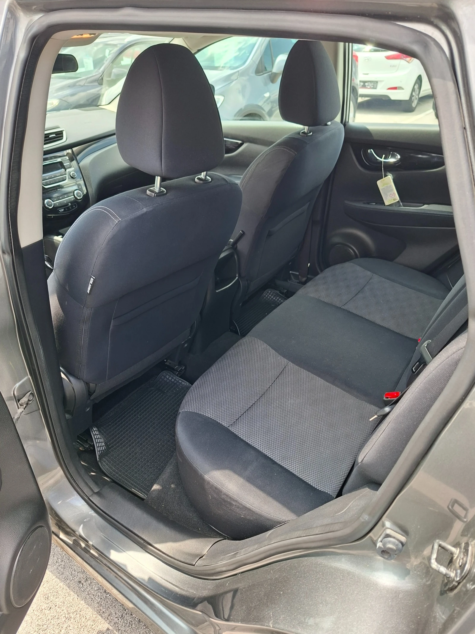 Nissan Qashqai 1.5 DCI, снимка 10 - Автомобили и джипове - 55153635