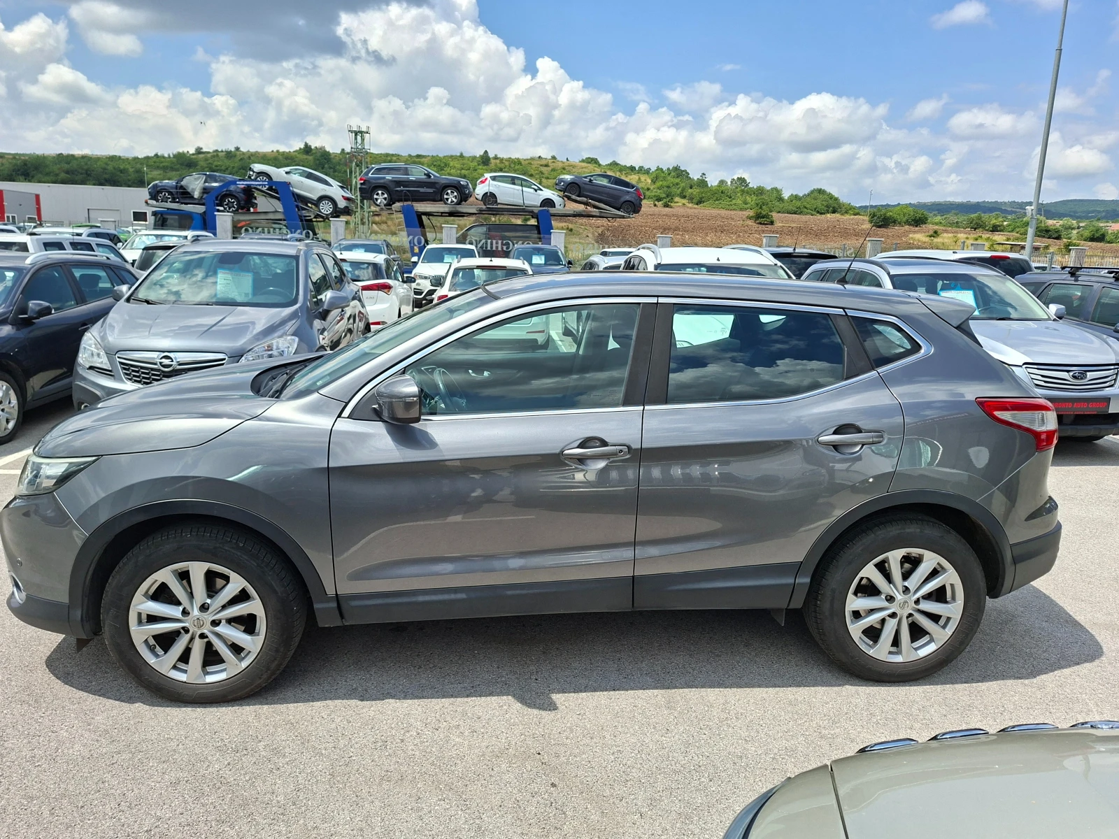 Nissan Qashqai 1.5 DCI, снимка 2 - Автомобили и джипове - 55153635