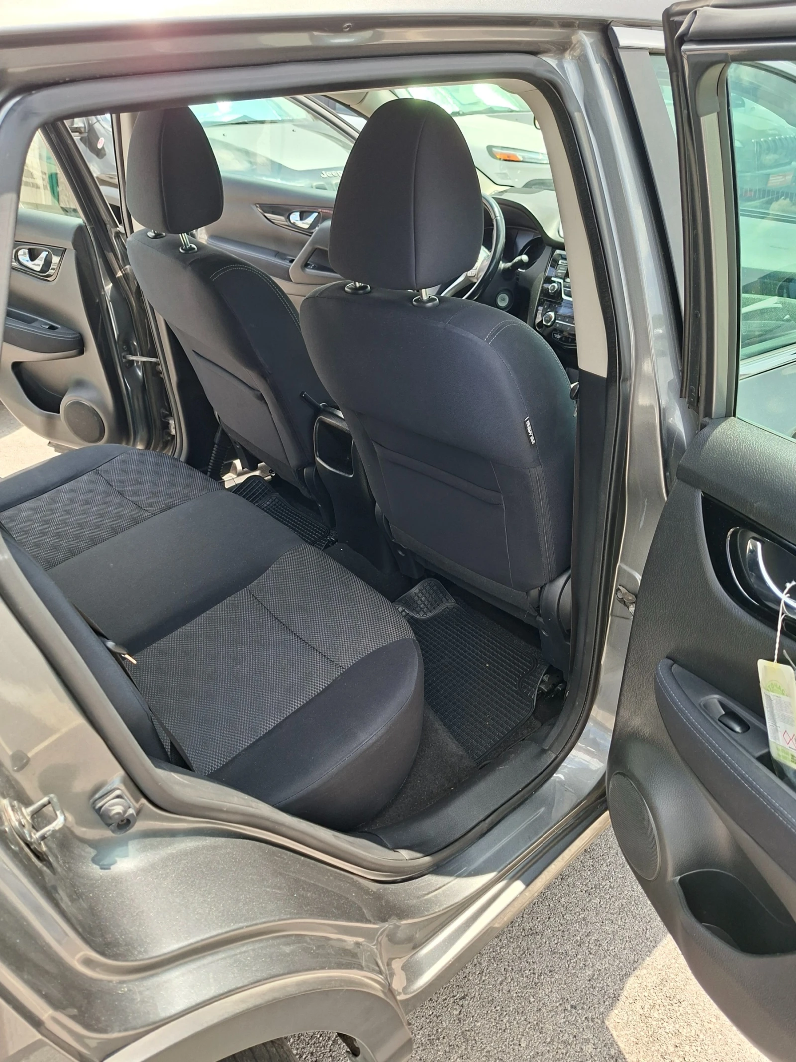 Nissan Qashqai 1.5 DCI, снимка 12 - Автомобили и джипове - 55153635