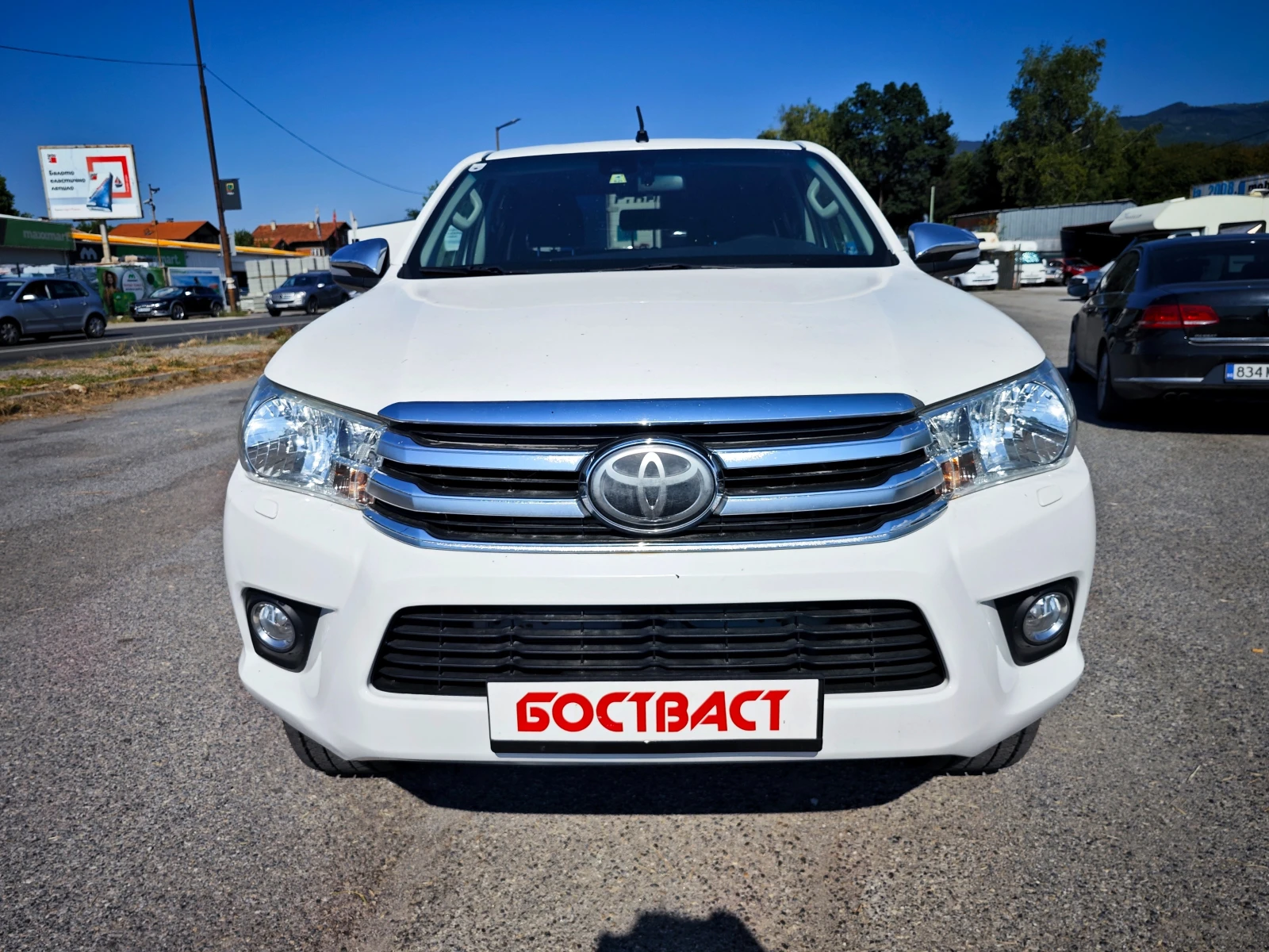 Toyota Hilux 2.4 D4D, снимка 8 - Автомобили и джипове - 55556226