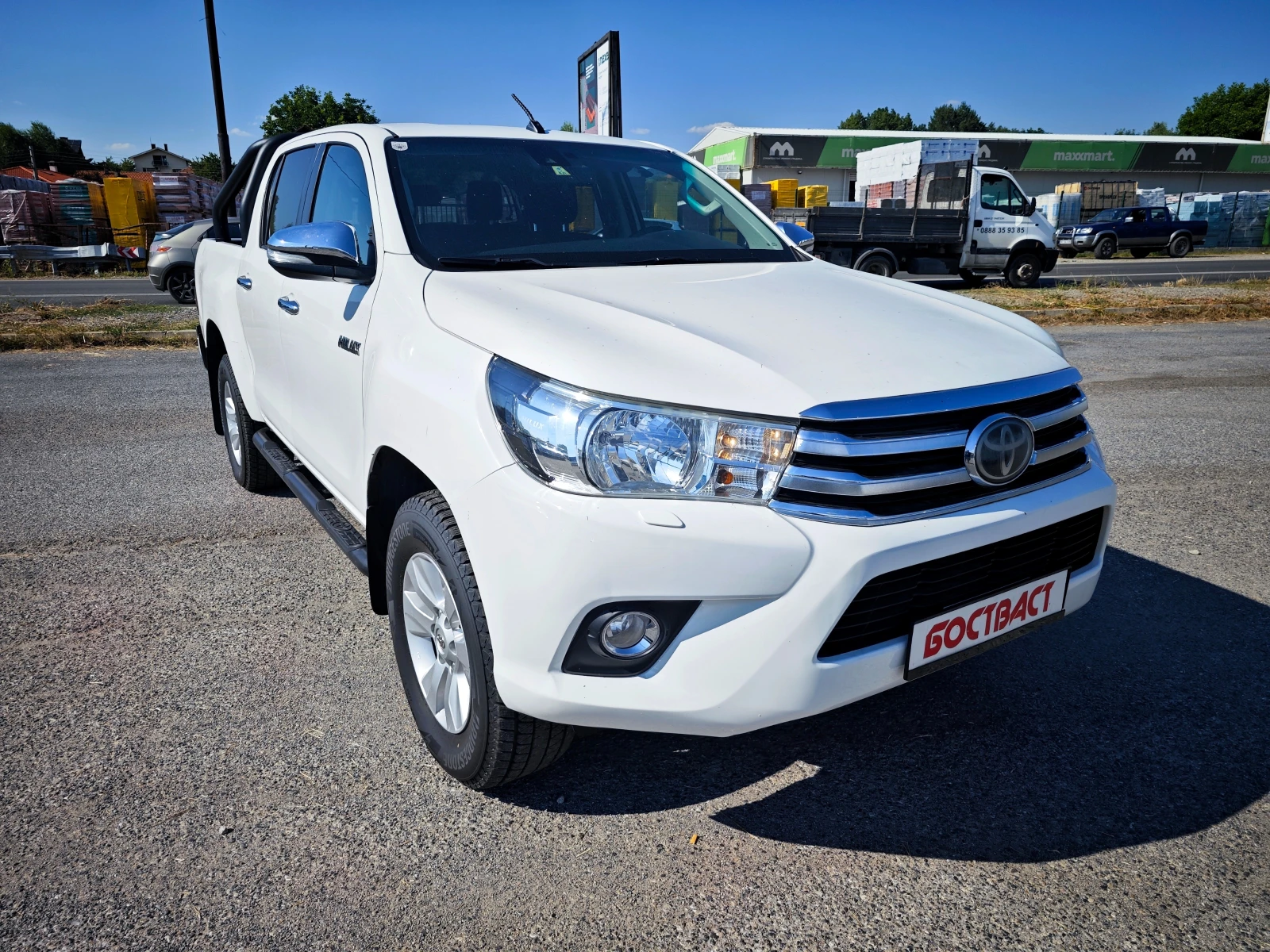 Toyota Hilux 2.4 D4D, снимка 7 - Автомобили и джипове - 55556226