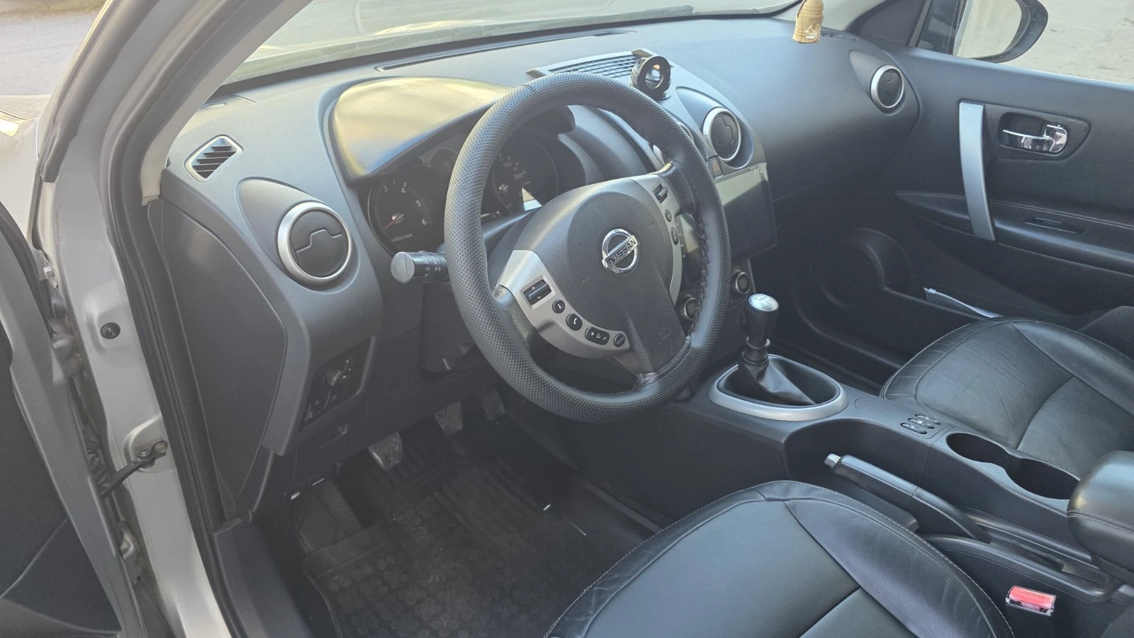 Nissan Qashqai 1.5dci, снимка 7 - Автомобили и джипове - 55980909