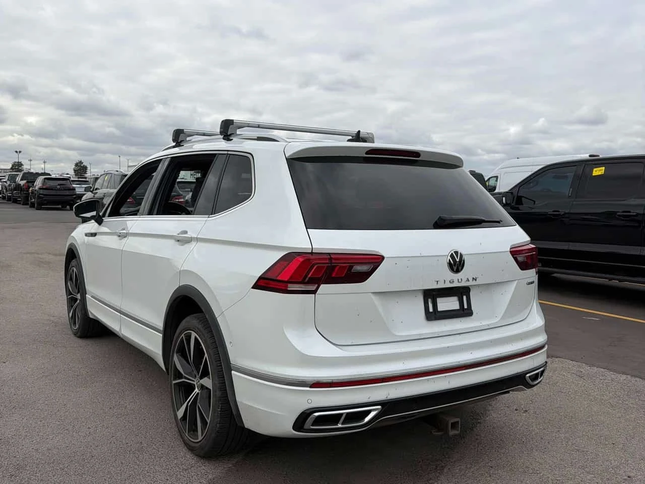 VW Tiguan / Highline R Line / БЕЗ ИНЦИДЕНТИ / АВТОКРЕДИТ, снимка 2 - Автомобили и джипове - 56288670