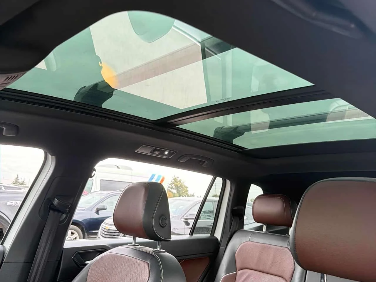 VW Tiguan / Highline R Line / БЕЗ ИНЦИДЕНТИ / АВТОКРЕДИТ, снимка 12 - Автомобили и джипове - 56288670