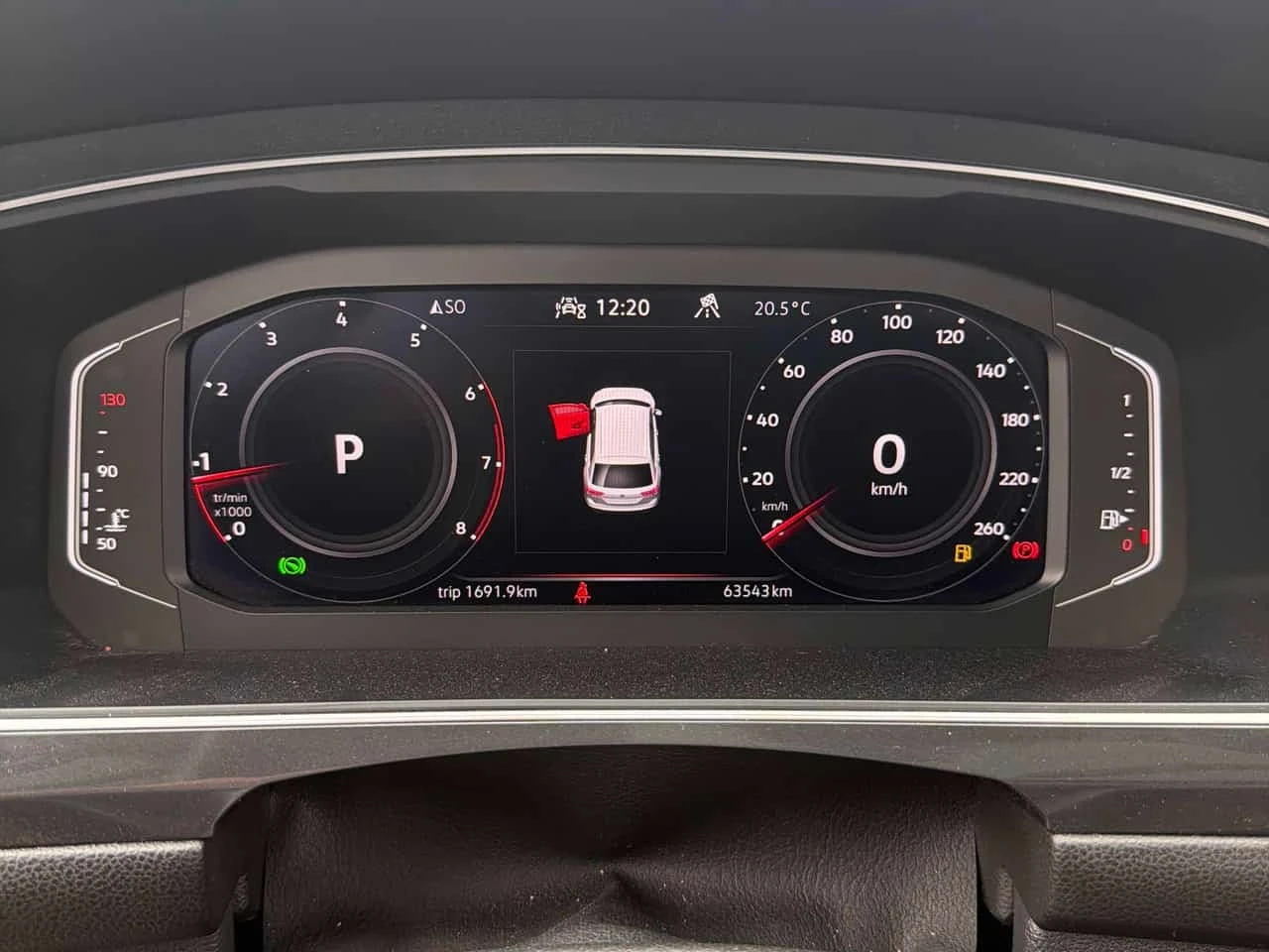 VW Tiguan / Highline R Line / БЕЗ ИНЦИДЕНТИ / АВТОКРЕДИТ, снимка 8 - Автомобили и джипове - 56288670