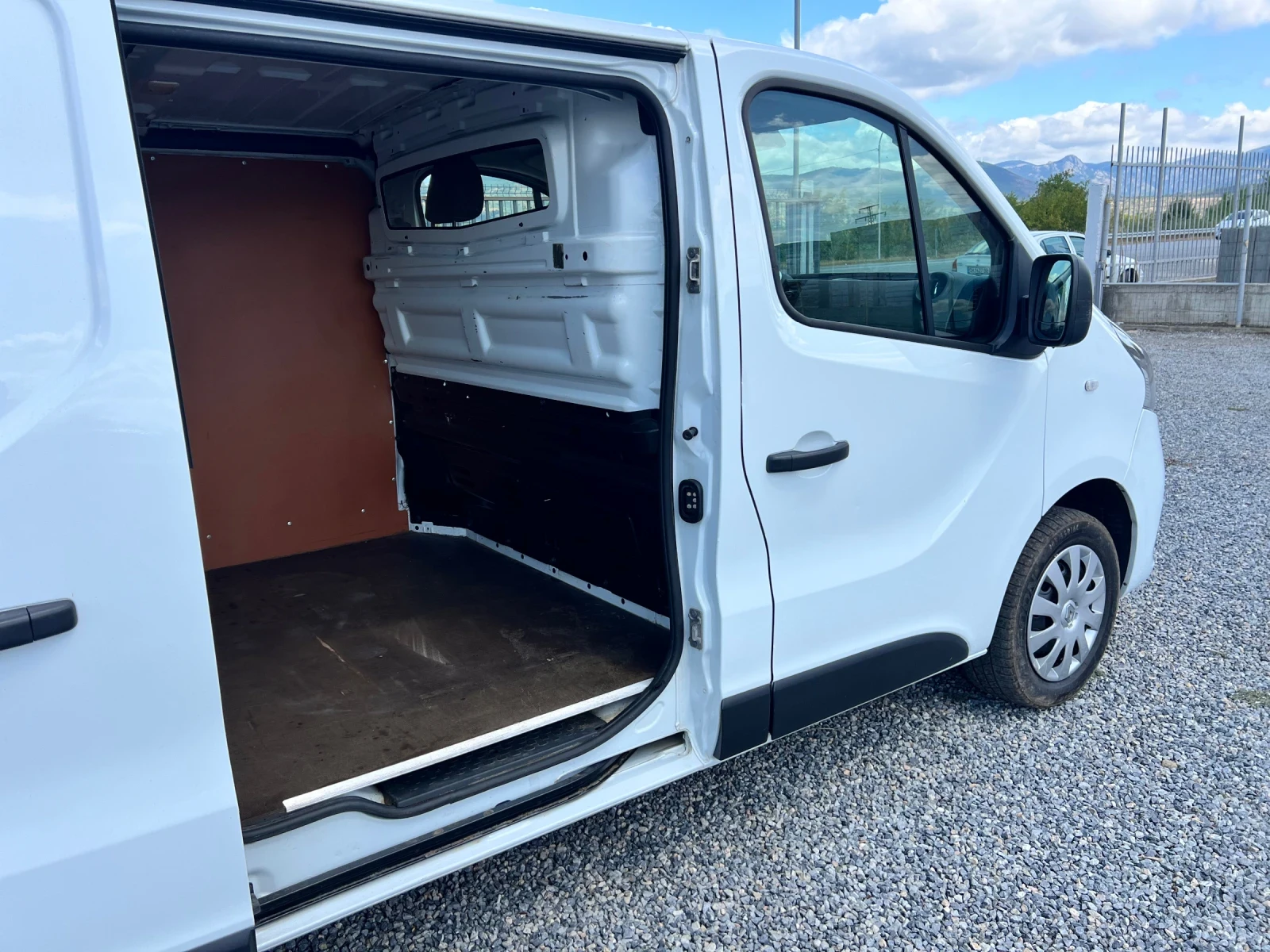 Renault Trafic, снимка 12 - Бусове и автобуси - 55396297