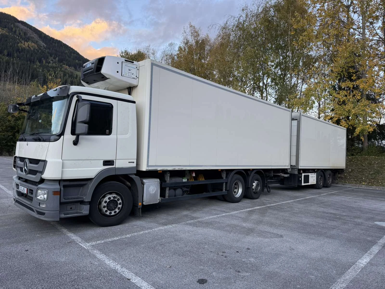 Mercedes-Benz Actros Хладилен хенгер с падащ борд и преходен. - изображение 6