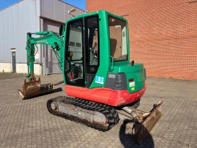 Багер Takeuchi TB235, снимка 2