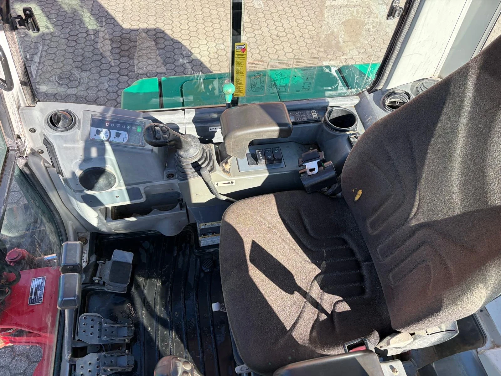 Багер Takeuchi TB235, снимка 8 - Индустриална техника - 54324784