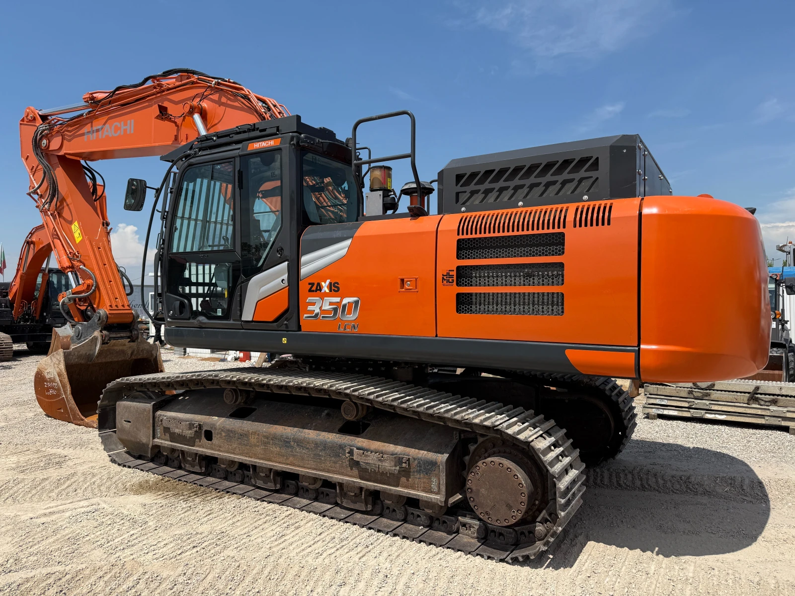 Багер Hitachi ZX 350 LC-7, снимка 3 - Индустриална техника - 54563990