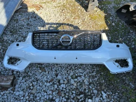 Предна броня с решетка Volvo XC40. Волво ХС 40. 17-23г. Оригинална., снимка 1