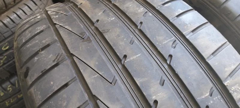 Гуми Летни 275/40R19, снимка 5 - Гуми и джанти - 33539377