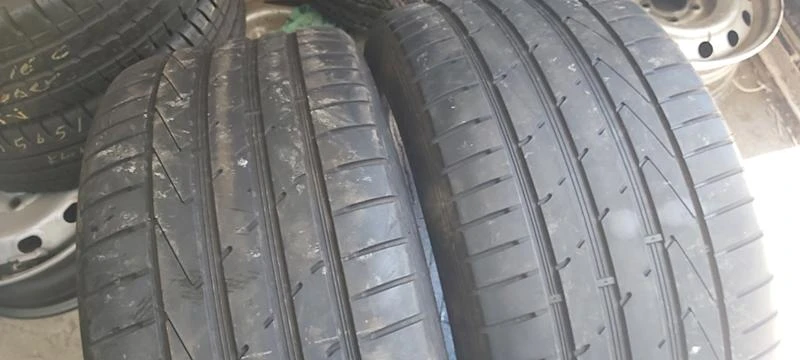 Гуми Летни 275/40R19, снимка 1 - Гуми и джанти - 33539377