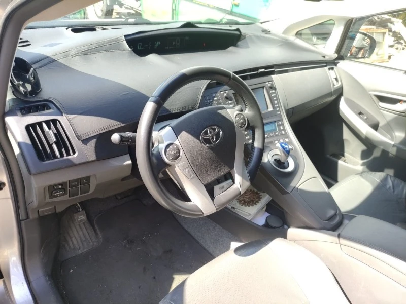 Toyota Prius Хобрид, снимка 14 - Автомобили и джипове - 47136793