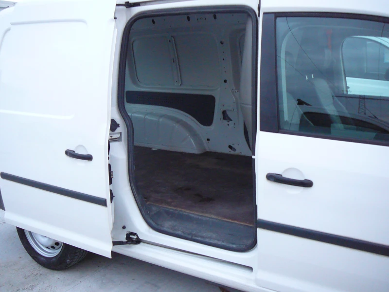 VW Caddy 1.6 tdi MAXI, снимка 8 - Автомобили и джипове - 52135286