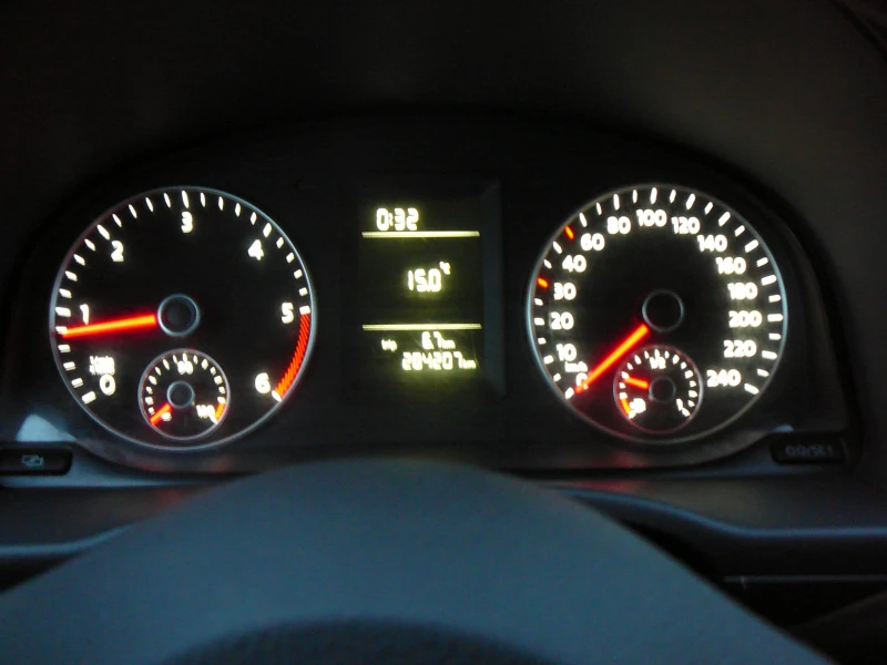 VW Caddy 1.6 tdi MAXI, снимка 13 - Автомобили и джипове - 52135286