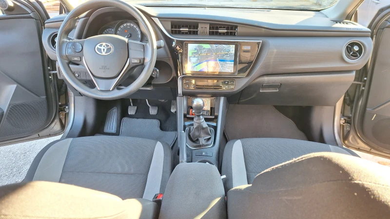 Toyota Auris 1.6, снимка 15 - Автомобили и джипове - 52937390