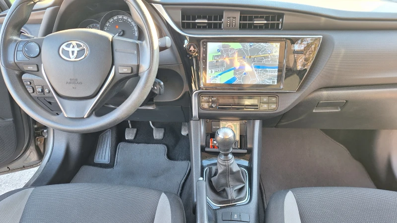 Toyota Auris 1.6, снимка 16 - Автомобили и джипове - 52937390
