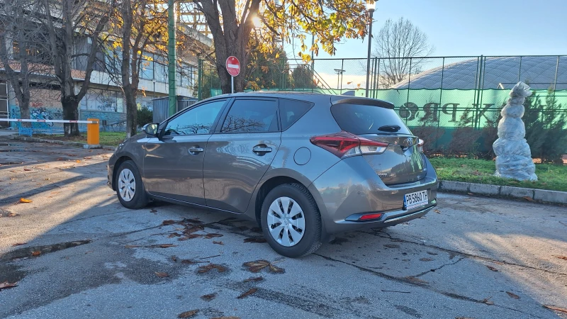 Toyota Auris 1.6, снимка 5 - Автомобили и джипове - 52937390