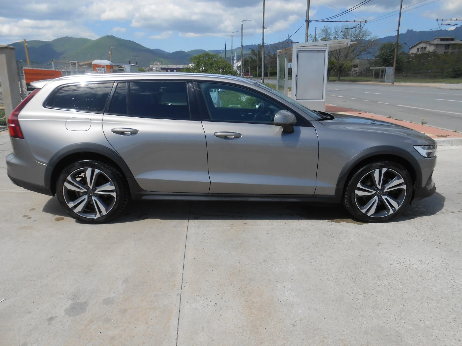 Volvo V60 Cross Country 2.0d-Navi-Kamera-Euro-6D - изображение 4