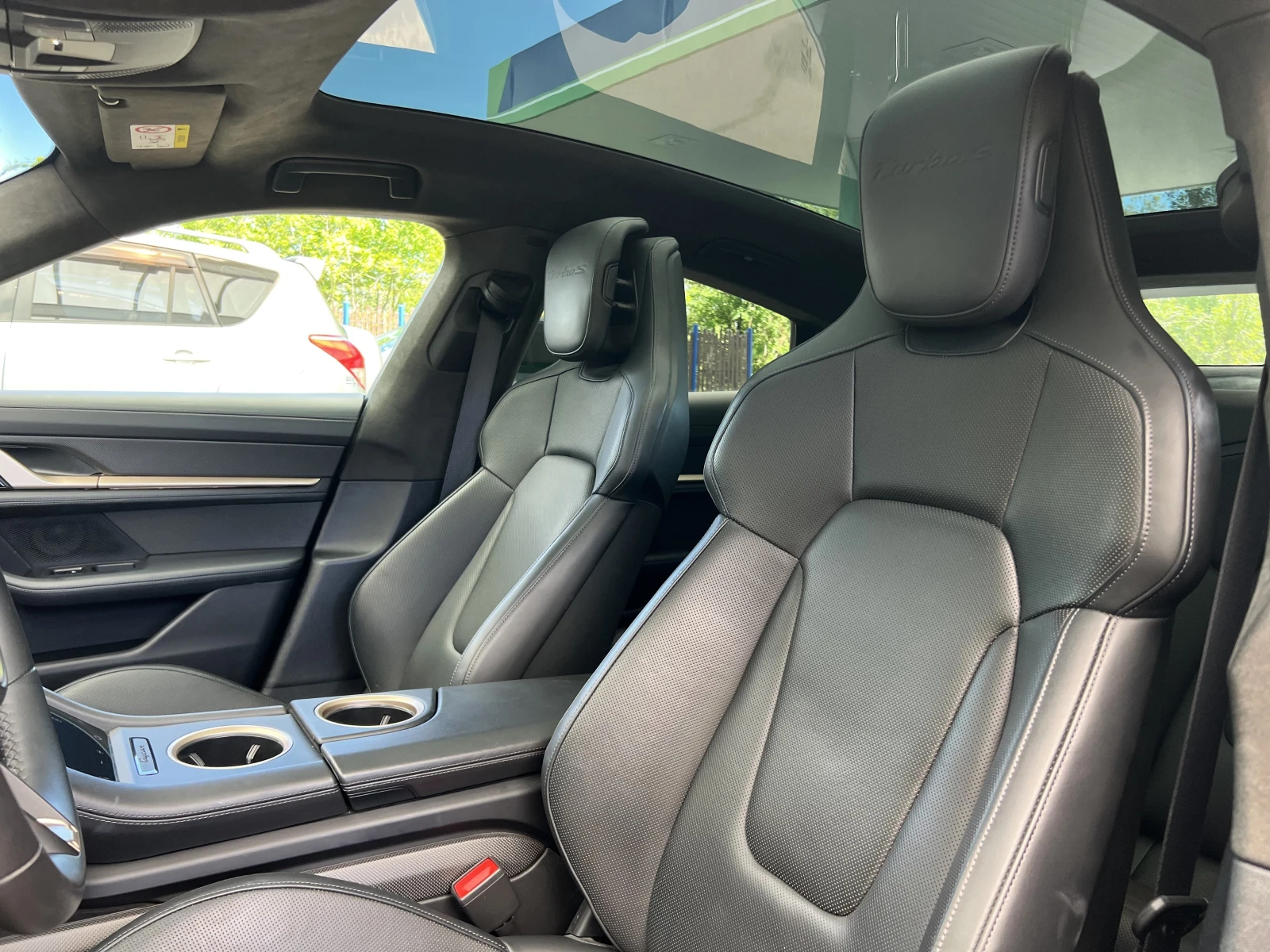 Porsche Taycan TURBO S/CERAMIC/CARBON/BOSE/PANO/MATRIX/HEAD UP/21 - изображение 9