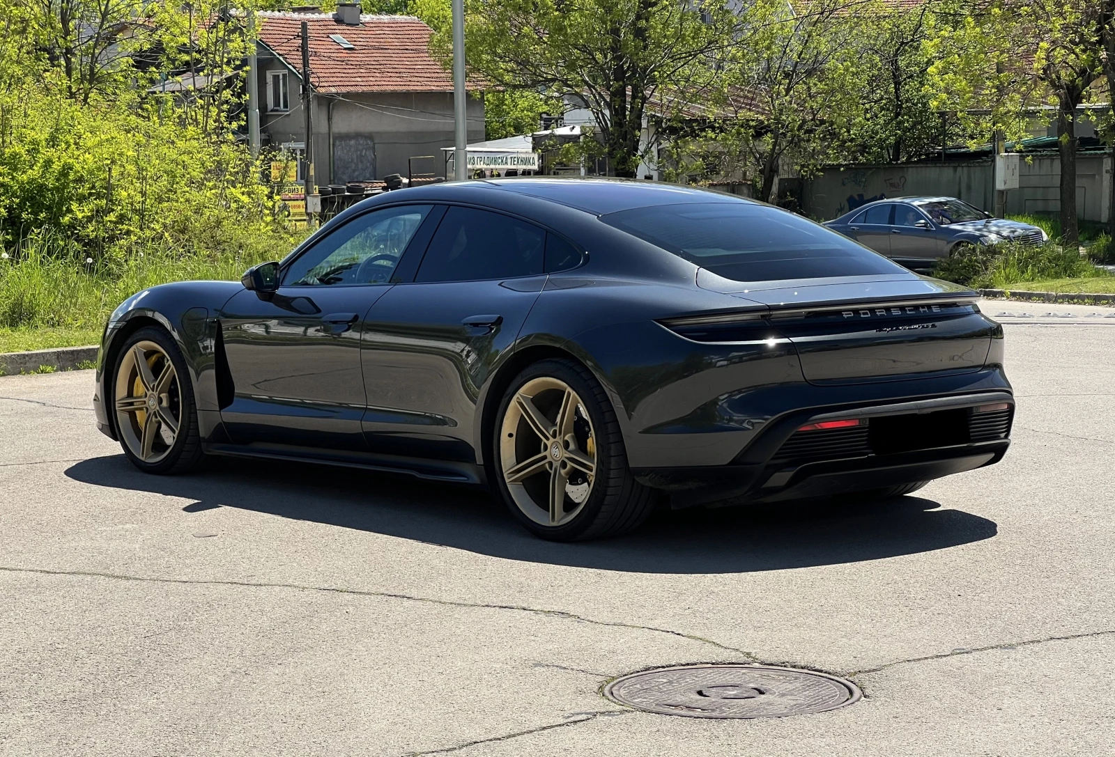 Porsche Taycan TURBO S/CERAMIC/CARBON/BOSE/PANO/MATRIX/HEAD UP/21 - изображение 4