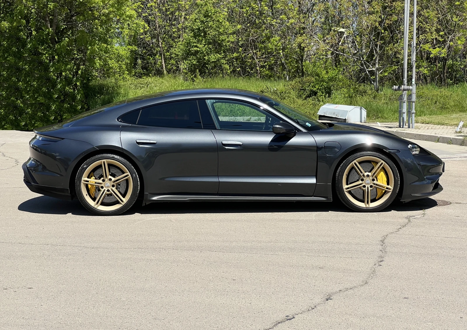 Porsche Taycan TURBO S/CERAMIC/CARBON/BOSE/PANO/MATRIX/HEAD UP/21 - изображение 7