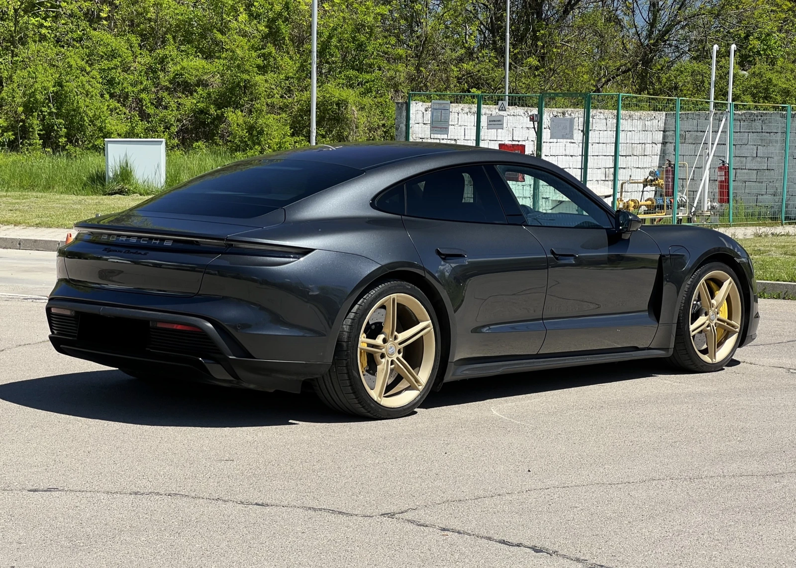 Porsche Taycan TURBO S/CERAMIC/CARBON/BOSE/PANO/MATRIX/HEAD UP/21 - изображение 6