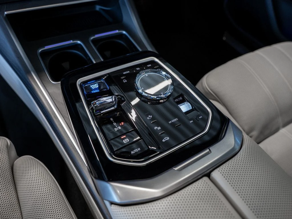 BMW i7 xDRIVE60/544HP/PANO/360/B&W/CPLAY/MASSAGE/242fpr | Mobile.bg   13