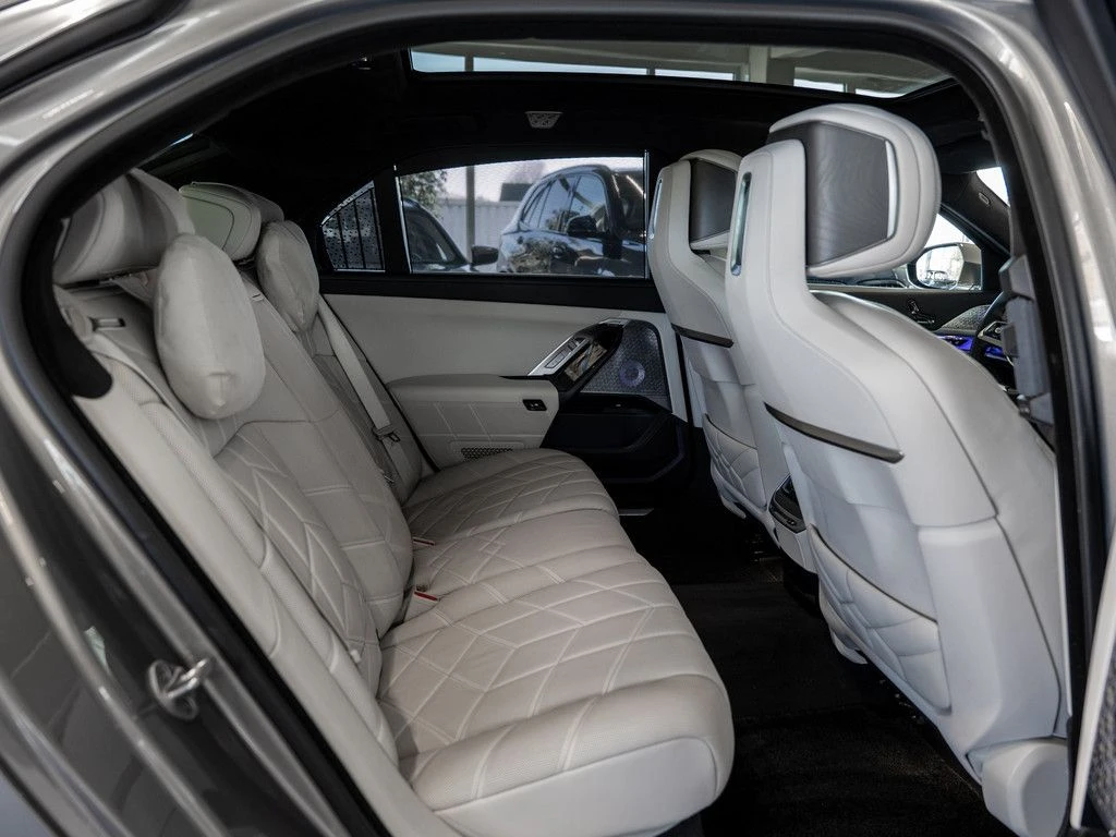 BMW i7 xDRIVE60/544HP/PANO/360/B&W/CPLAY/MASSAGE/242fpr | Mobile.bg   16