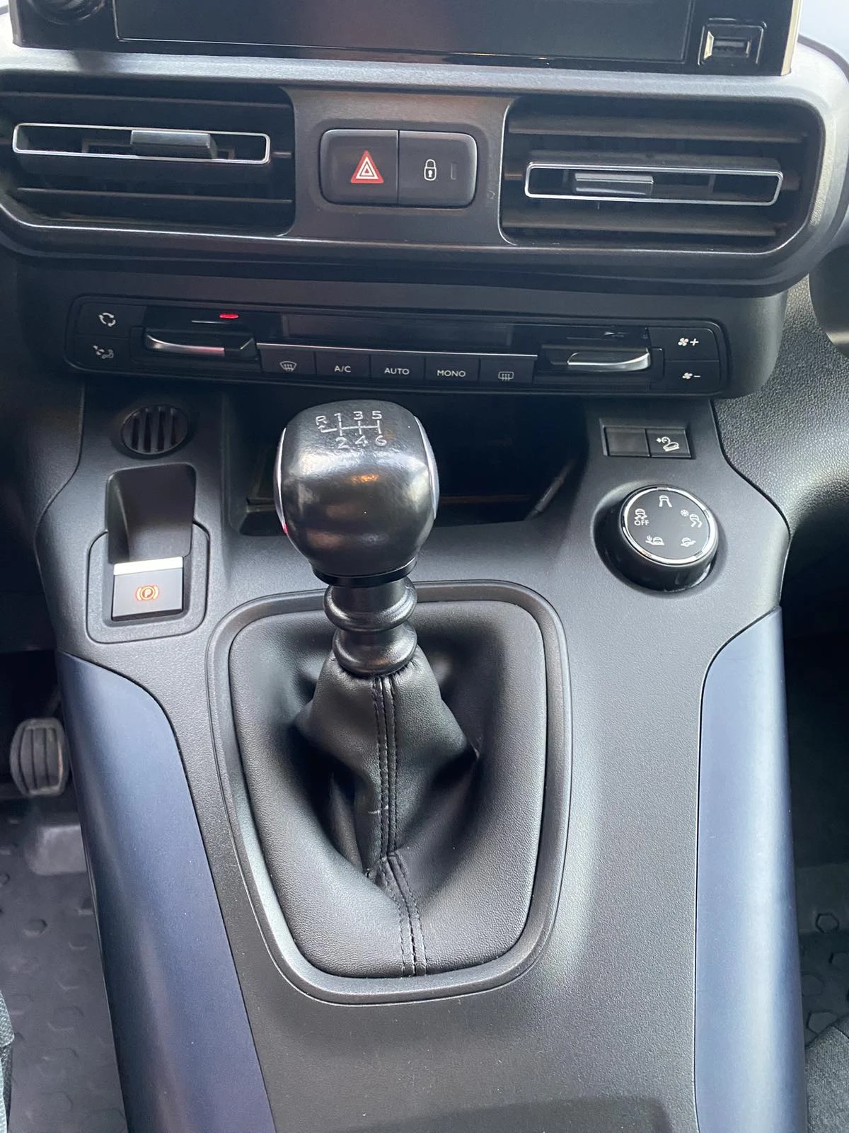 Peugeot Rifter ALLURE 1.5 BlueHDI 130 BVM6 STT E6.2, снимка 12 - Автомобили и джипове - 53460286