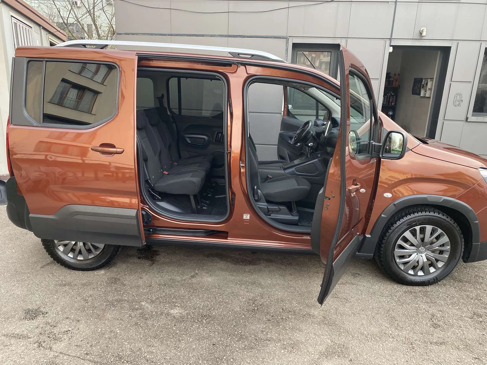 Peugeot Rifter ALLURE 1.5 BlueHDI 130 BVM6 STT E6.2, снимка 4 - Автомобили и джипове - 53460286